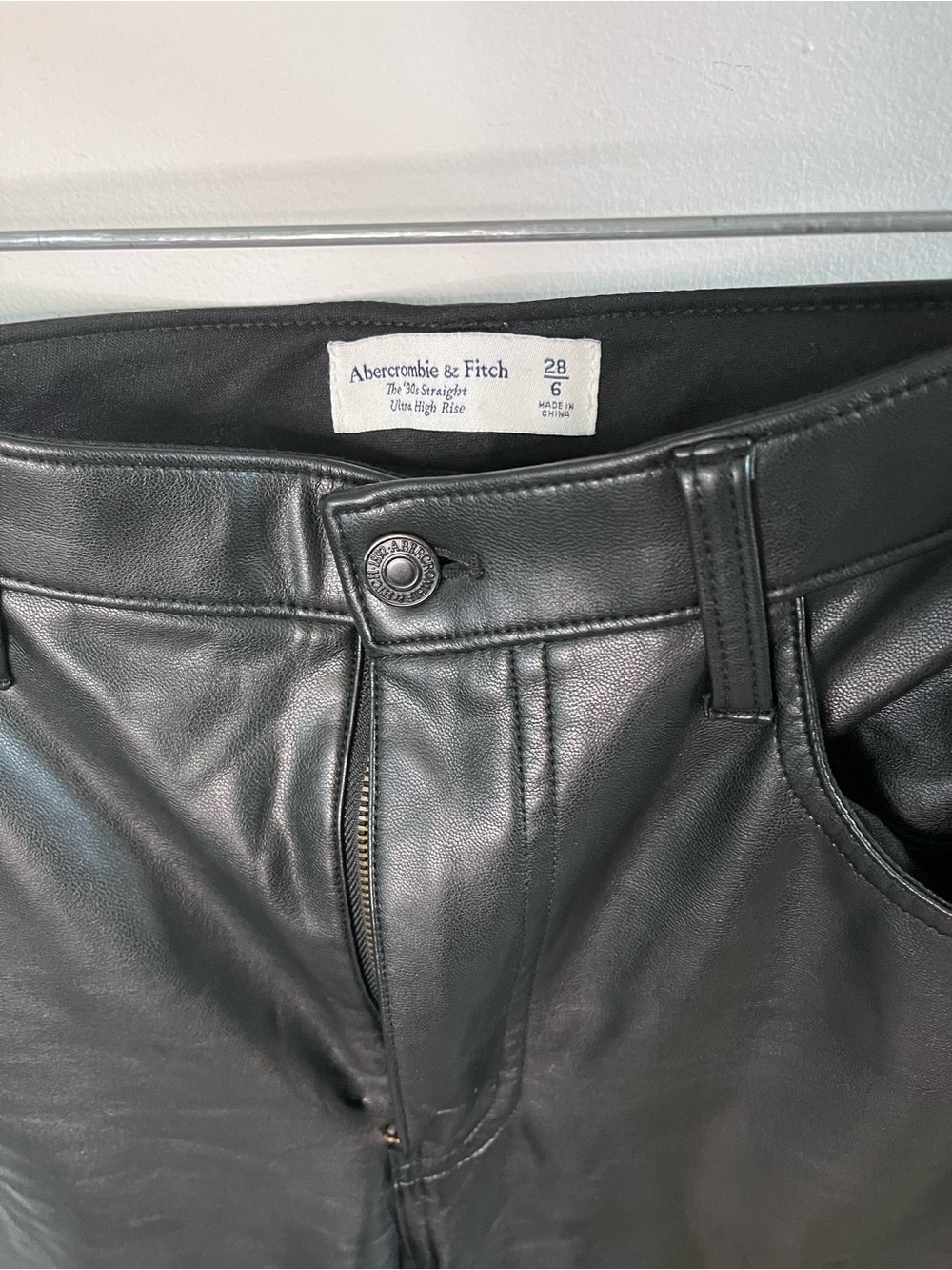 Abercrombie & Fitch The 90s Straight Ultra High Rise Vegan Leather Pants Black 6 - Picture 2 of 6